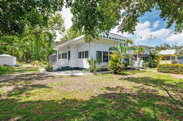 2326 2nd Ave E, Bradenton, FL 34208 - back of property with a yard