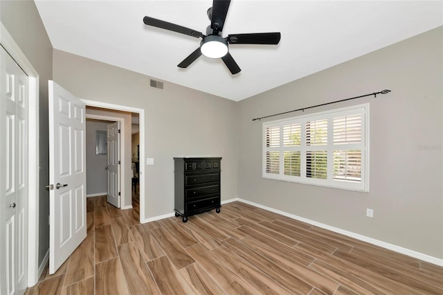 1712 Starling Dr Unit 101, Sarasota, FL 34231 - unfurnished bedroom featuring visible vents, a ceiling fan, light wood-style flooring, and baseboards