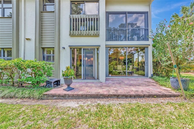 1712 Starling Dr Unit 101, Sarasota, FL 34231 - back of property featuring a patio area