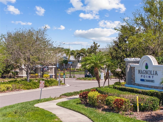 6936 White Willow Ct, Sarasota, FL 34243 - view of home's community with fence