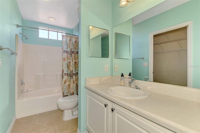 full bathroom with baseboards, shower / tub combo with curtain, vanity, and toilet