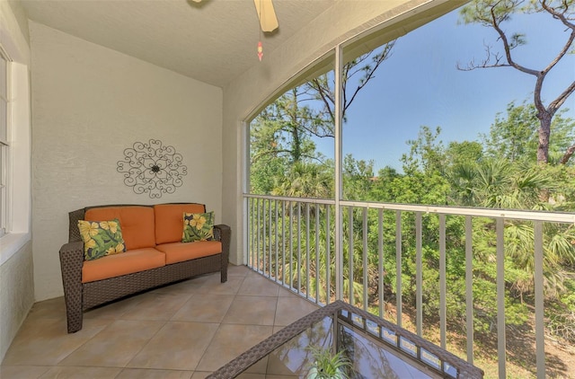 sunroom featuring ceiling fan