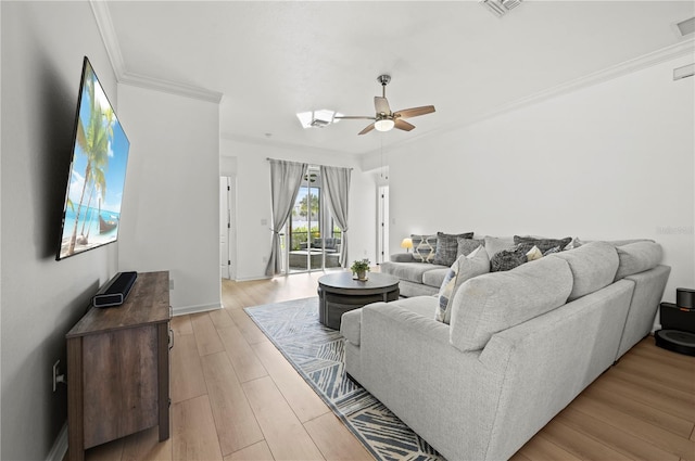 living area with baseboards, light wood-type flooring, ornamental molding, a ceiling fan, and visible vents