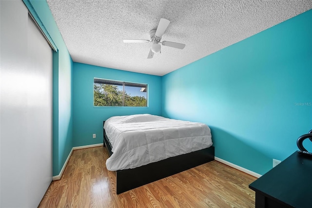 6033 34th St W Unit 132, Bradenton, FL 34210 - bedroom featuring wood finished floors, baseboards, ceiling fan, and a textured ceiling