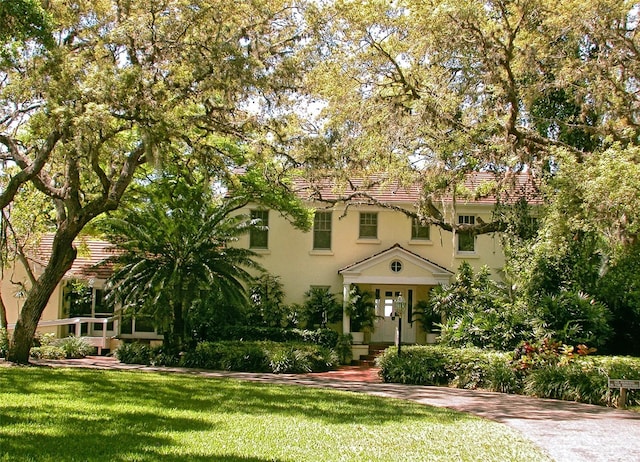 view of front facade featuring stucco siding and a front lawn
