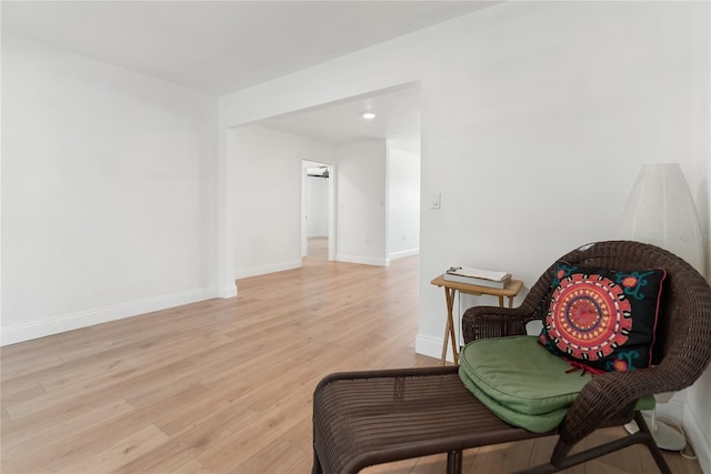 living area with recessed lighting, light wood-style flooring, and baseboards