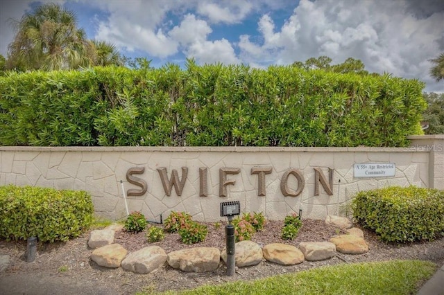 2819 Swifton Dr Unit 9, Sarasota, FL 34231 - view of community sign