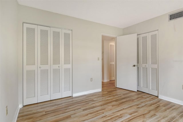 1532 Pelican Point Dr Unit Ba139, Sarasota, FL 34231 - unfurnished bedroom featuring visible vents, light wood-style flooring, and baseboards