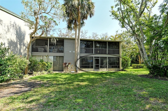 1532 Pelican Point Dr Unit Ba139, Sarasota, FL 34231 - back of house featuring a sunroom and a yard