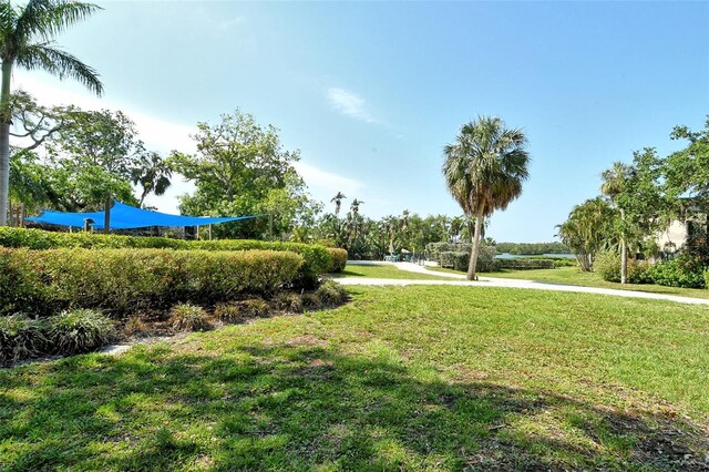 1532 Pelican Point Dr Unit Ba139, Sarasota, FL 34231 - surrounding community with a lawn