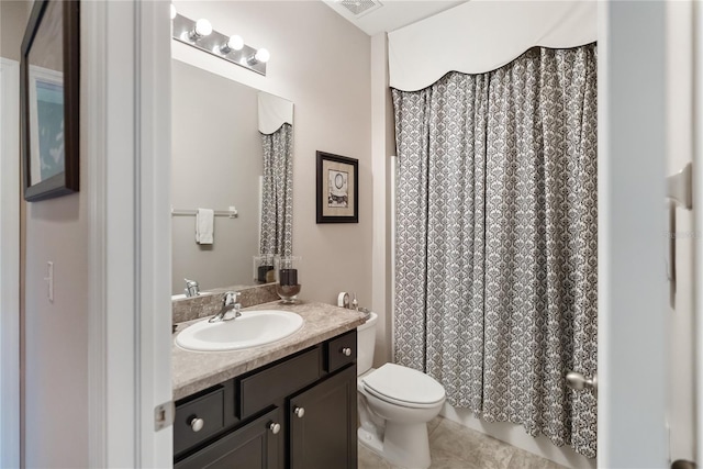 6124 35th Ct E, Bradenton, FL 34203 - full bathroom featuring tile patterned flooring, a shower with shower curtain, toilet, vanity, and visible vents