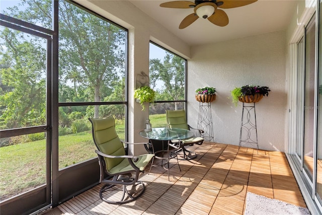 6124 35th Ct E, Bradenton, FL 34203 - sunroom featuring a ceiling fan