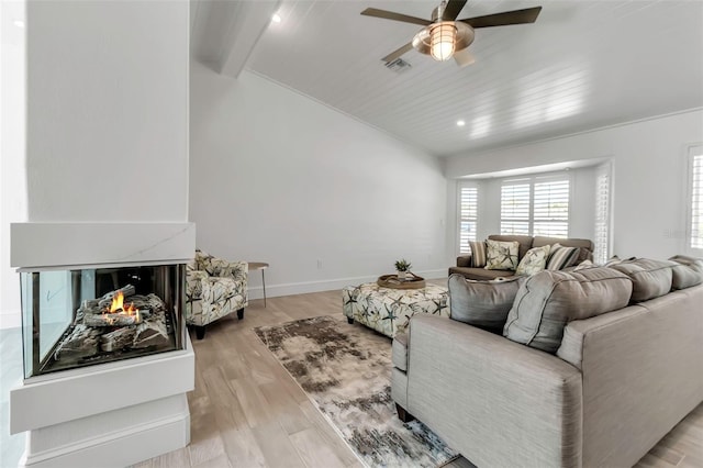 living area featuring ceiling fan, light wood-style flooring, visible vents, recessed lighting, and baseboards