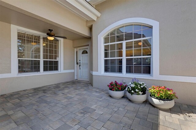4044 Penshurst Park, Sarasota, FL 34235 - entrance to property with a patio area and stucco siding
