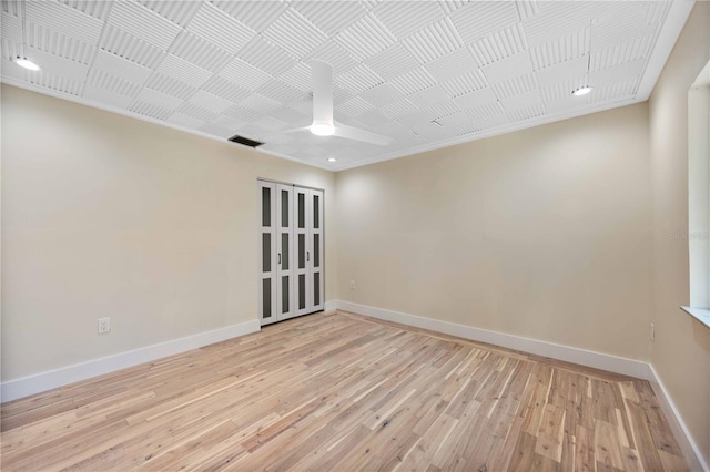 4916 Hidden Oaks Trl, Sarasota, FL 34232 - empty room featuring a ceiling fan, baseboards, light wood-style flooring, recessed lighting, and ornamental molding