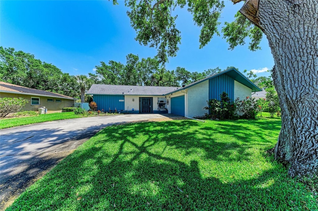 1809 67th St W, Bradenton, FL 34209 - ranch-style home with a front yard, a garage, and driveway