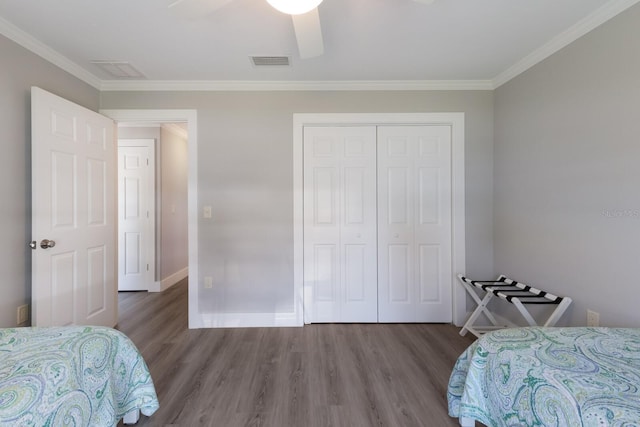 508 70th St, Holmes Beach, FL 34217 - bedroom featuring wood finished floors, baseboards, a closet, and visible vents