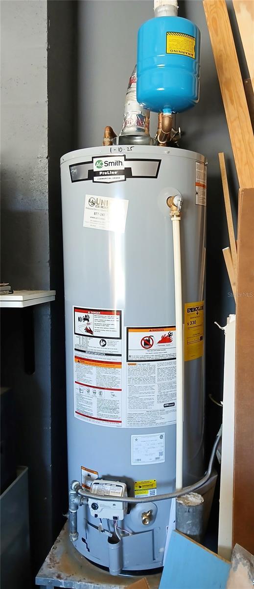 6631 63rd Ter E, Bradenton, FL 34203 - utility room with gas water heater