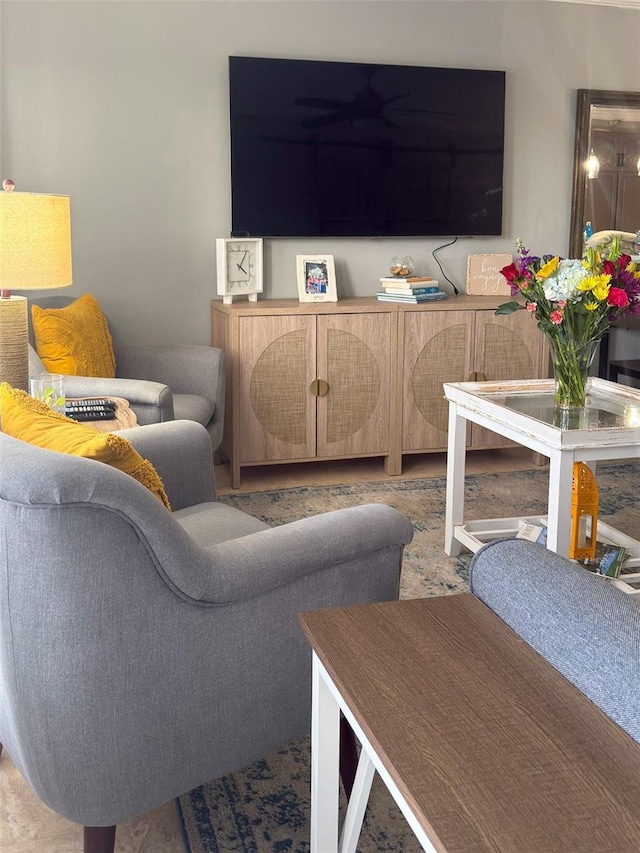living area featuring a ceiling fan