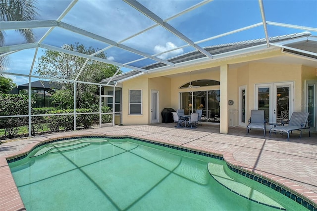 7528 Ascot Ct, Bradenton, FL 34201 - swimming pool with a patio area, a ceiling fan, and a lanai