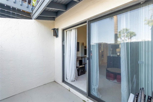 entrance to property with stucco siding