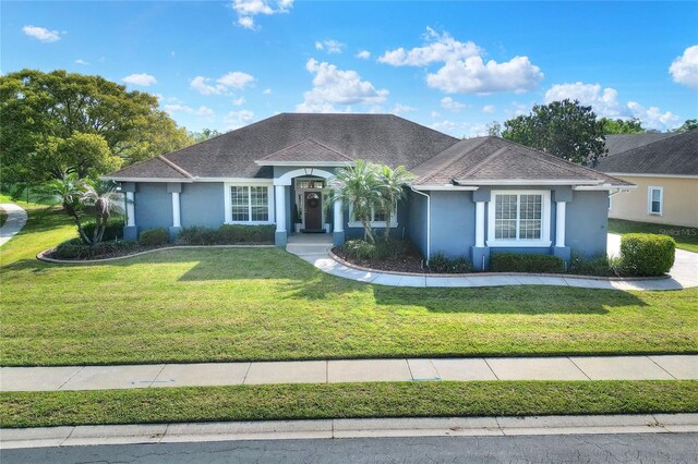 5810 Lake Victoria Dr, Lakeland, FL 33813 - single story home with stucco siding and a front yard