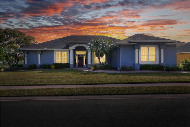 5810 Lake Victoria Dr, Lakeland, FL 33813 - ranch-style home featuring stucco siding and a front lawn