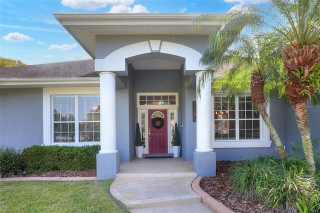 5810 Lake Victoria Dr, Lakeland, FL 33813 - entrance to property featuring roof with shingles and stucco siding