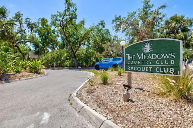 view of community / neighborhood sign