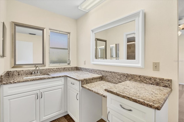 2267 Pueblo Ln Unit V40, Sarasota, FL 34231 - bathroom featuring vanity