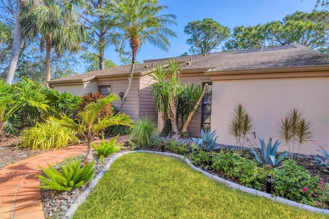 4947 Greencroft Rd Unit 175, Sarasota, FL 34235 - view of front of property with stucco siding and a front yard
