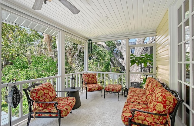 sunroom / solarium featuring ceiling fan