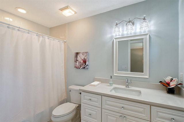 full bath featuring a shower with curtain, vanity, and toilet