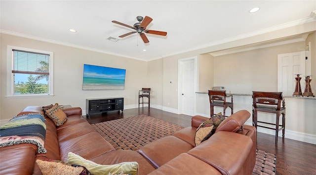 living area with baseboards, ceiling fan, wood finished floors, and visible vents