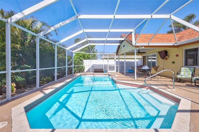 6415 39th Ave W, Bradenton, FL 34209 - view of pool featuring ceiling fan, a fenced backyard, a fenced in pool, a patio area, and glass enclosure