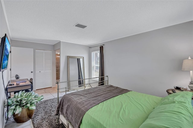 3978 Lemonwood Dr, Sarasota, FL 34232 - bedroom featuring visible vents, a closet, light tile patterned floors, and a textured ceiling