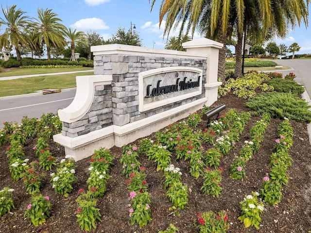 view of community / neighborhood sign