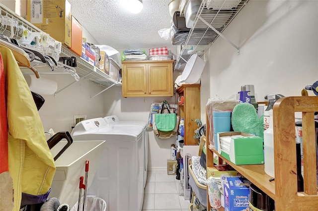 519 Bayview Ave, Osprey, FL 34229 - laundry area with washing machine and dryer, light tile patterned floors, and a textured ceiling