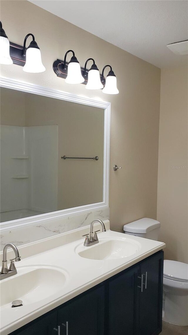 215 63rd Dr E, Bradenton, FL 34203 - full bath featuring toilet, double vanity, and a sink