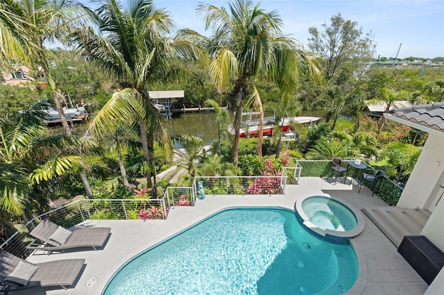 7118 Hawks Harbor Cir, Bradenton, FL 34207 - view of swimming pool featuring a pool with connected hot tub and a patio area