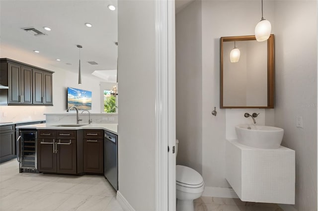 7118 Hawks Harbor Cir, Bradenton, FL 34207 - full bath with beverage cooler, visible vents, a sink, and marble finish floor