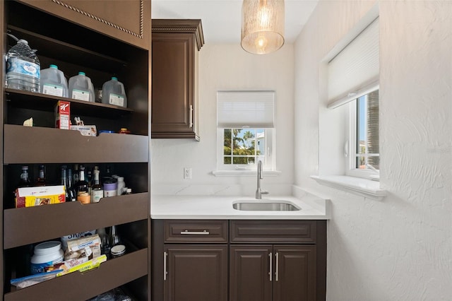 7118 Hawks Harbor Cir, Bradenton, FL 34207 - interior space featuring a sink