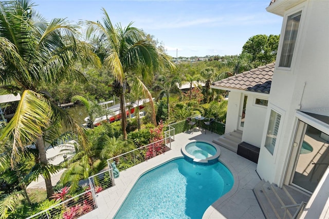 7118 Hawks Harbor Cir, Bradenton, FL 34207 - view of swimming pool featuring a patio and a pool with connected hot tub