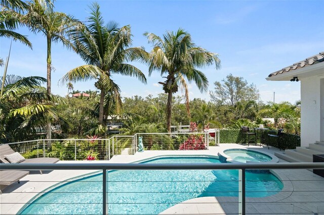 7118 Hawks Harbor Cir, Bradenton, FL 34207 - view of swimming pool with a pool with connected hot tub