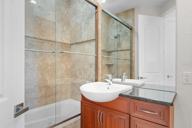 7118 Hawks Harbor Cir, Bradenton, FL 34207 - full bathroom with vanity and shower / bath combination with glass door