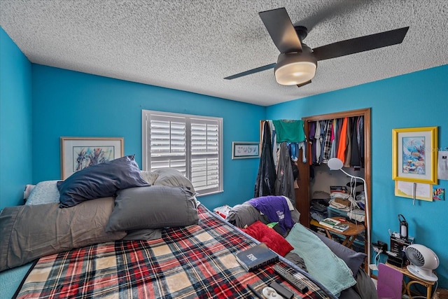 4053 Lancaster Dr, Sarasota, FL 34241 - bedroom with ceiling fan, a textured ceiling, and a closet