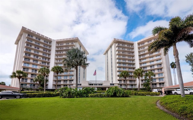 view of apartment building / complex