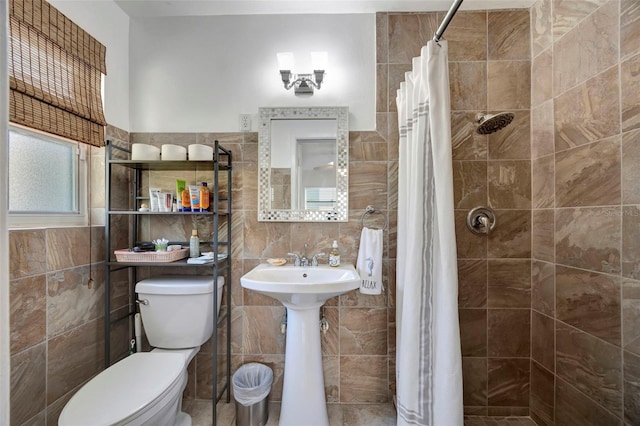 2307 Valencia Dr, Sarasota, FL 34239 - full bath with a tile shower, toilet, and tile walls