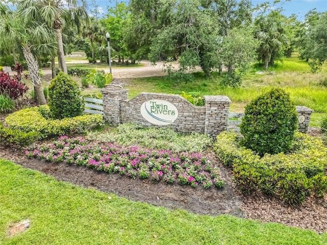 view of community / neighborhood sign
