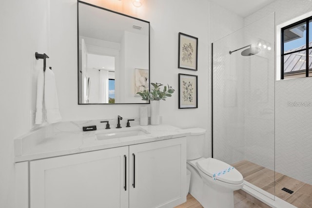 89 Avenida Messina, Sarasota, FL 34242 - full bath with a tile shower, wood finished floors, toilet, and vanity